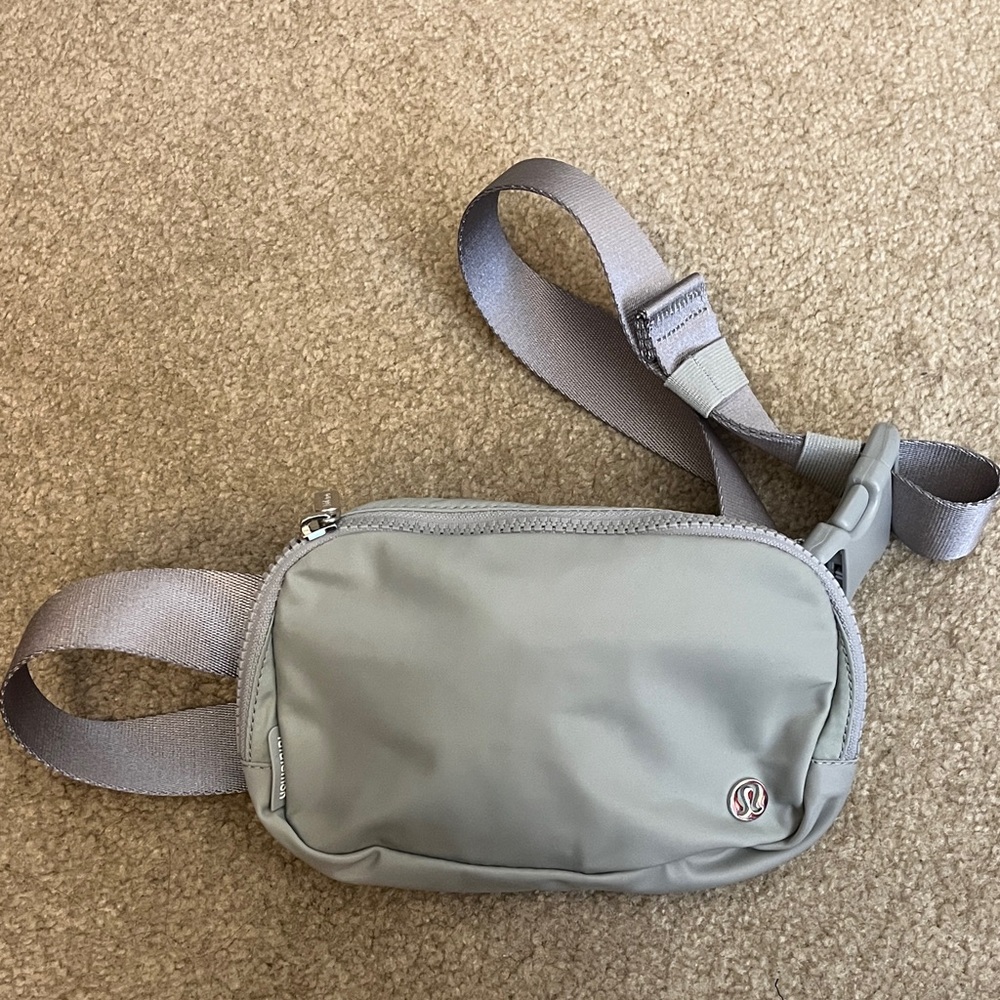 lululemon Everywhere Belt Bag 1L -Light Gray Belt Bag.NWOT. Excellent condition!